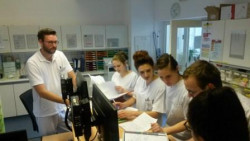 Gesundheits- und Krankenpflegeschüler leiten eigene Station