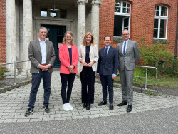 Klare Botschaft für die Zukunft spezialisierter Fachkliniken (v.l.: Dr. Matthias H. Lakotta, Sonja Eichwede, Melanie Balzer, Enrico Ukrow, Georg Abel) | © Kliniken Beelitz